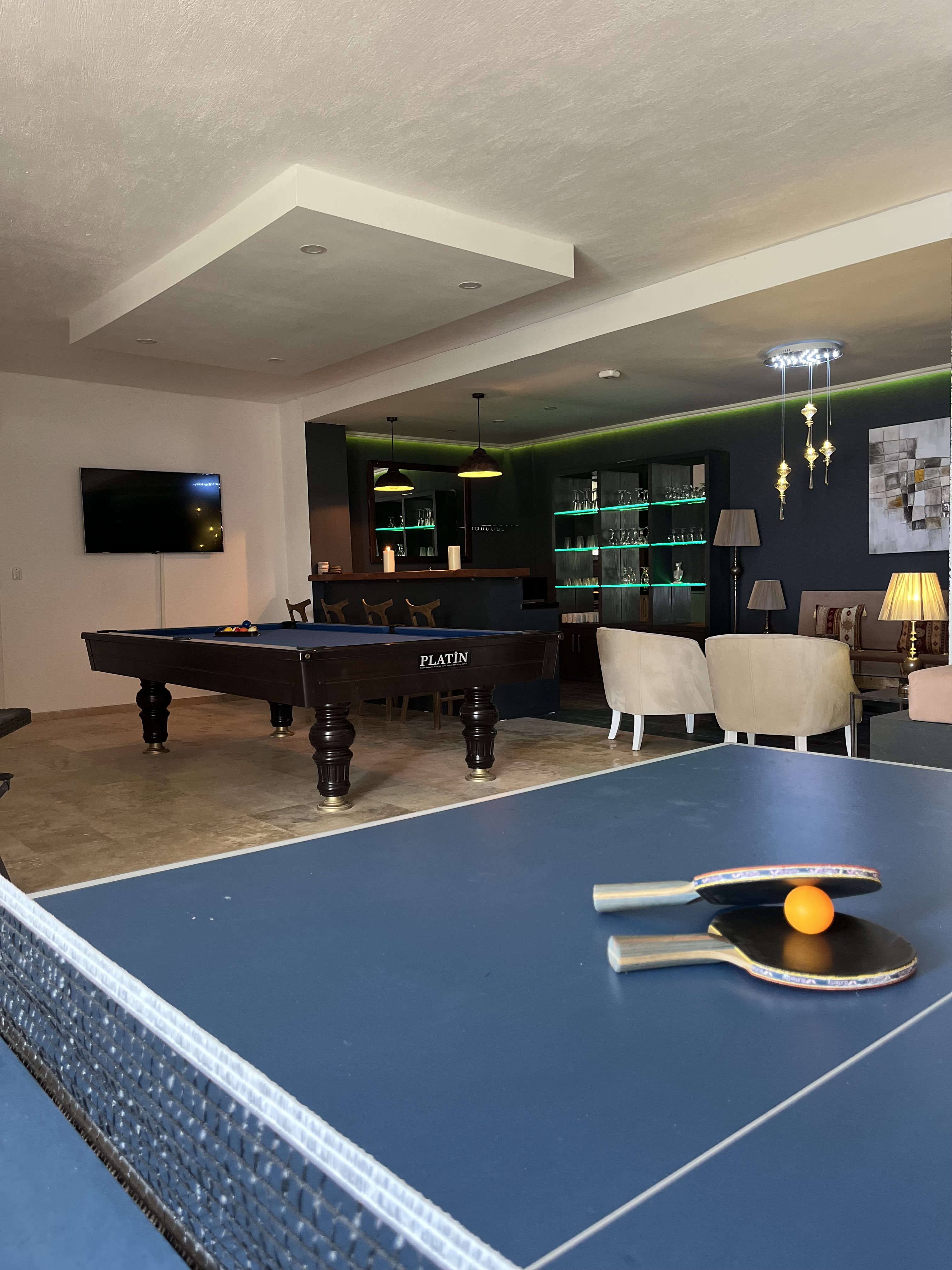 Pool table