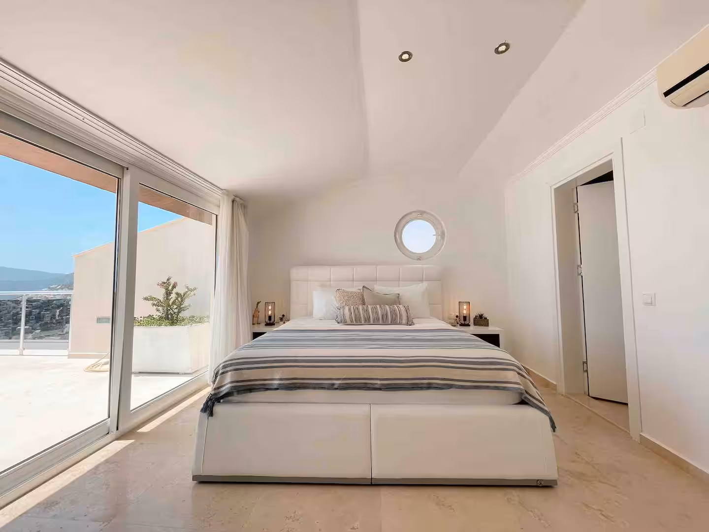 Twin bedroom
